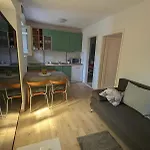 Loviste Apartments شقة *