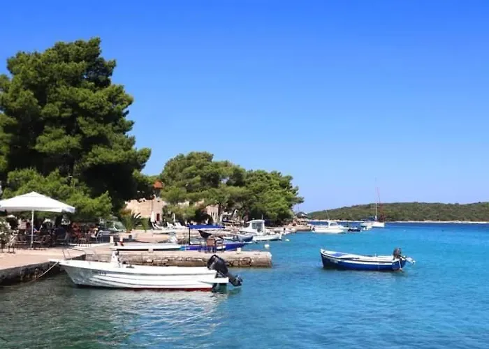 Loviste Apartments Lovište