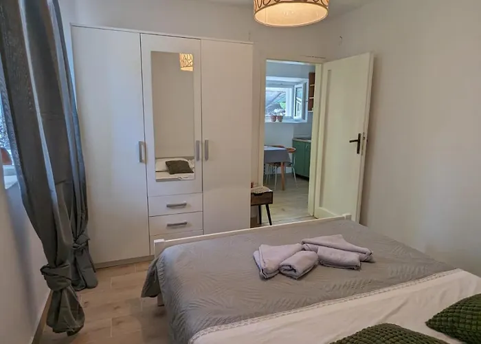 Loviste Apartments 公寓