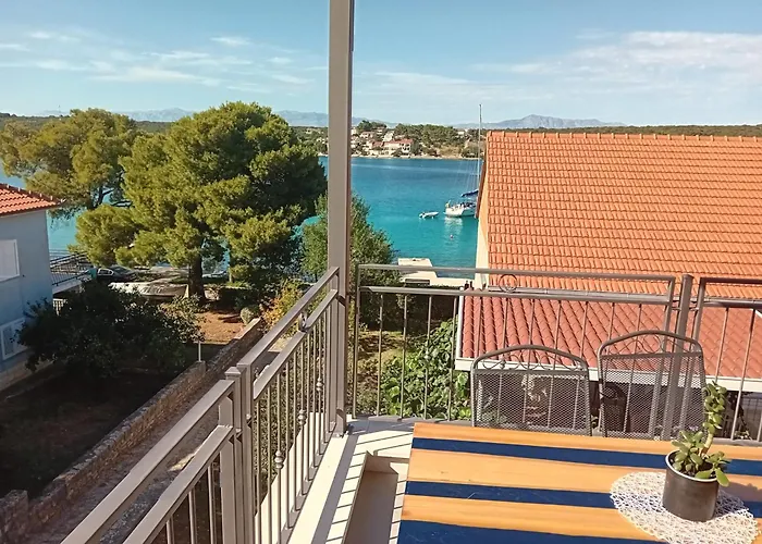 Loviste Apartments Lovište