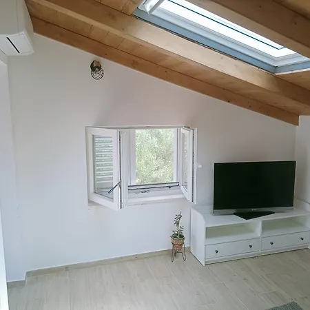 Loviste Apartments Apartman *