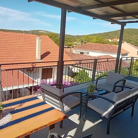 Apartman Loviste Apartments *