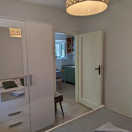 Loviste Apartments Apartman *