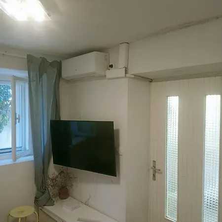 Loviste Apartments *