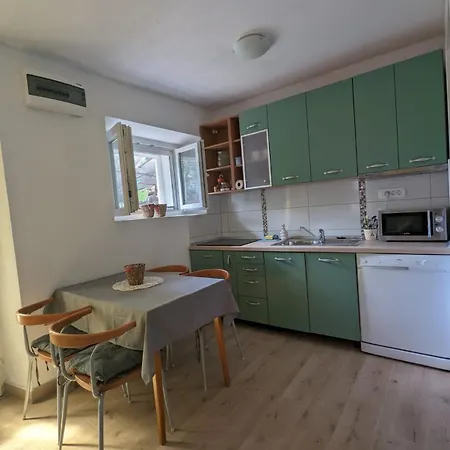 Loviste Apartments
