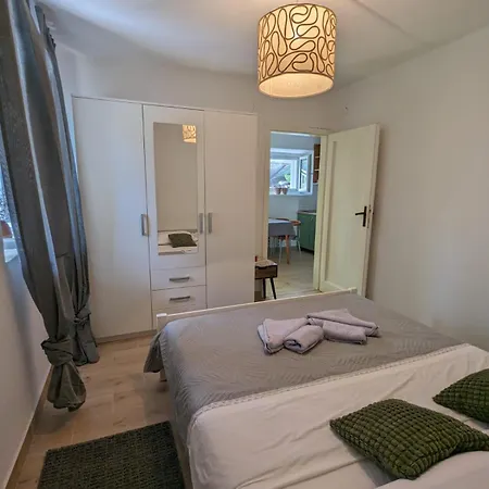 Loviste Apartments Apartman
