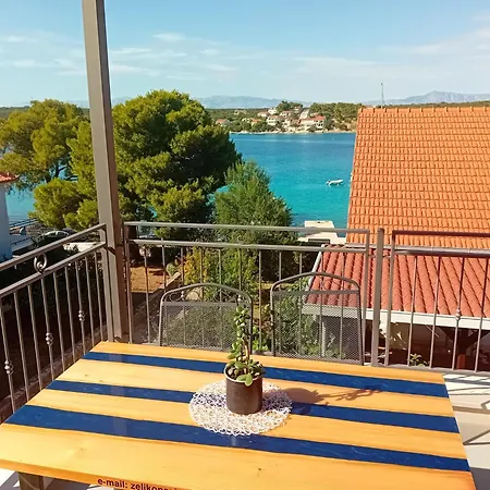 Apartman Loviste Apartments