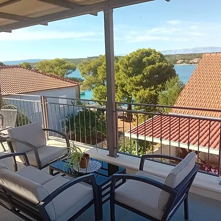 Loviste Apartments Lovište