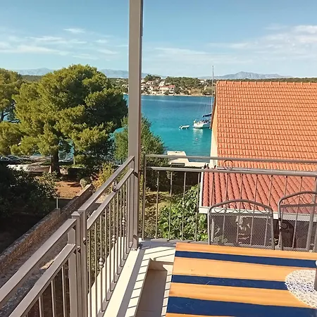 Loviste Apartments Lovište