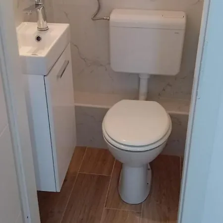 Loviste Apartments Apartman *