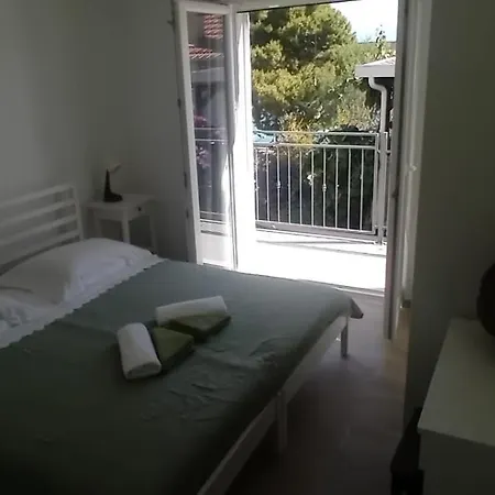 Apartman Loviste Apartments