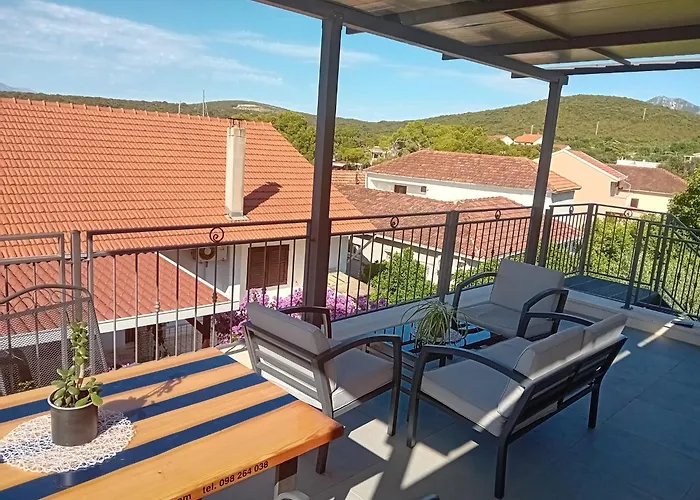 Apartment Loviste Apartments *