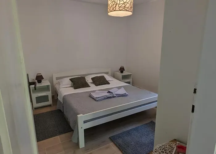 Loviste Apartments * Loviste