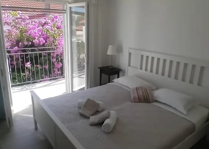 Loviste Apartments *